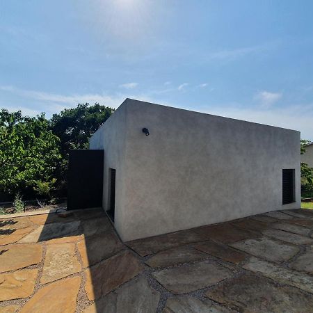 House G Villa Dekani ภายนอก รูปภาพ